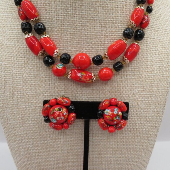 Vintage Red and Black Beaded Necklace and Clip On Earrings Set - Picture 3 of 14